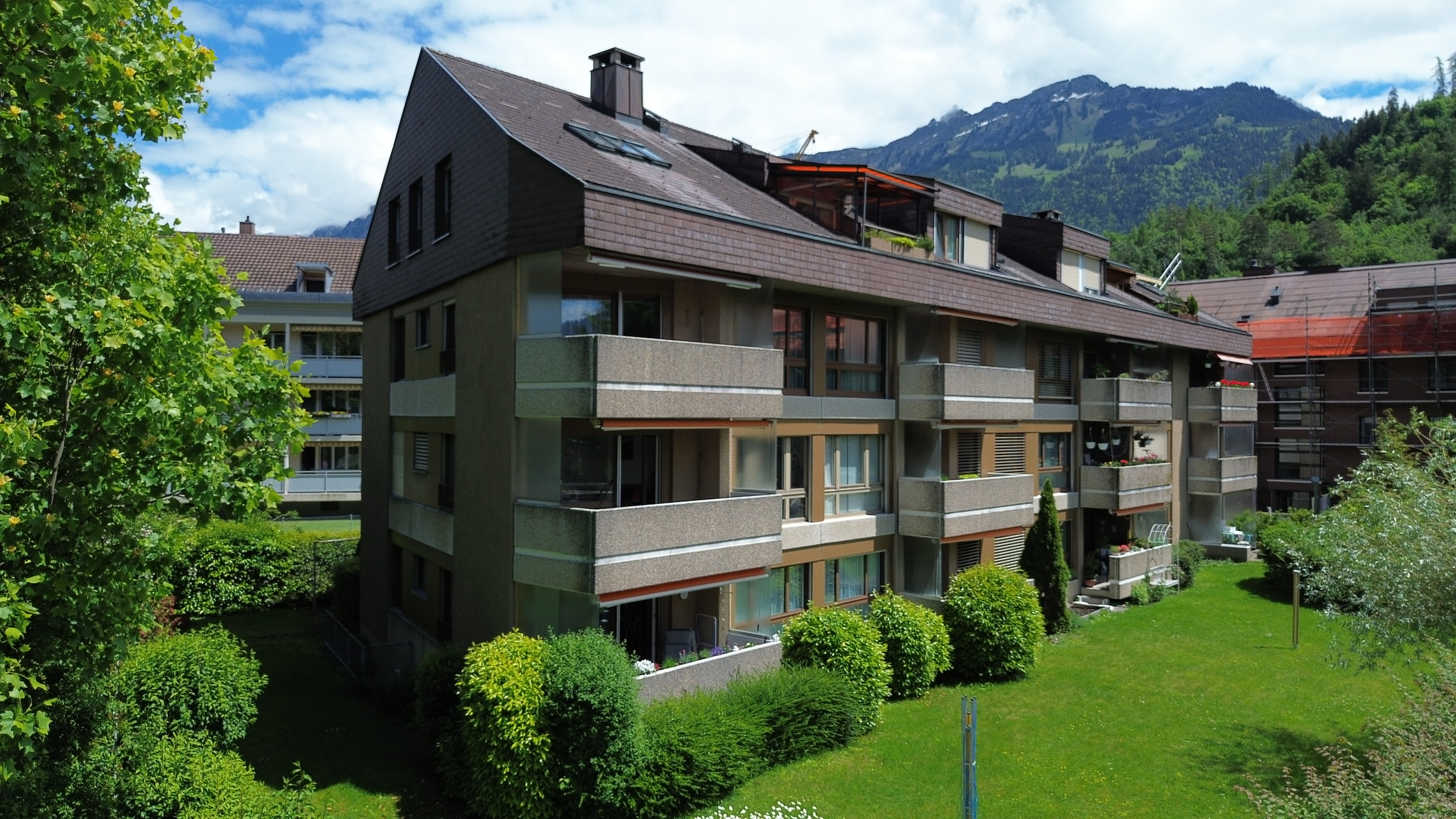 Mehrfamilienhaus mit Alpenblick