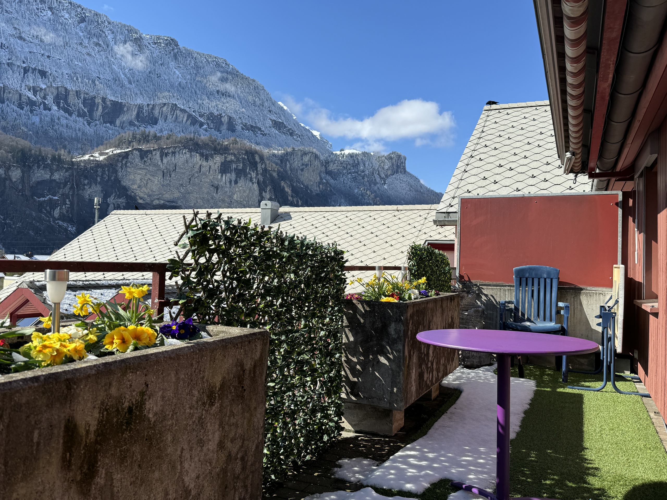 Balkon/Terrasse mit Bergblick