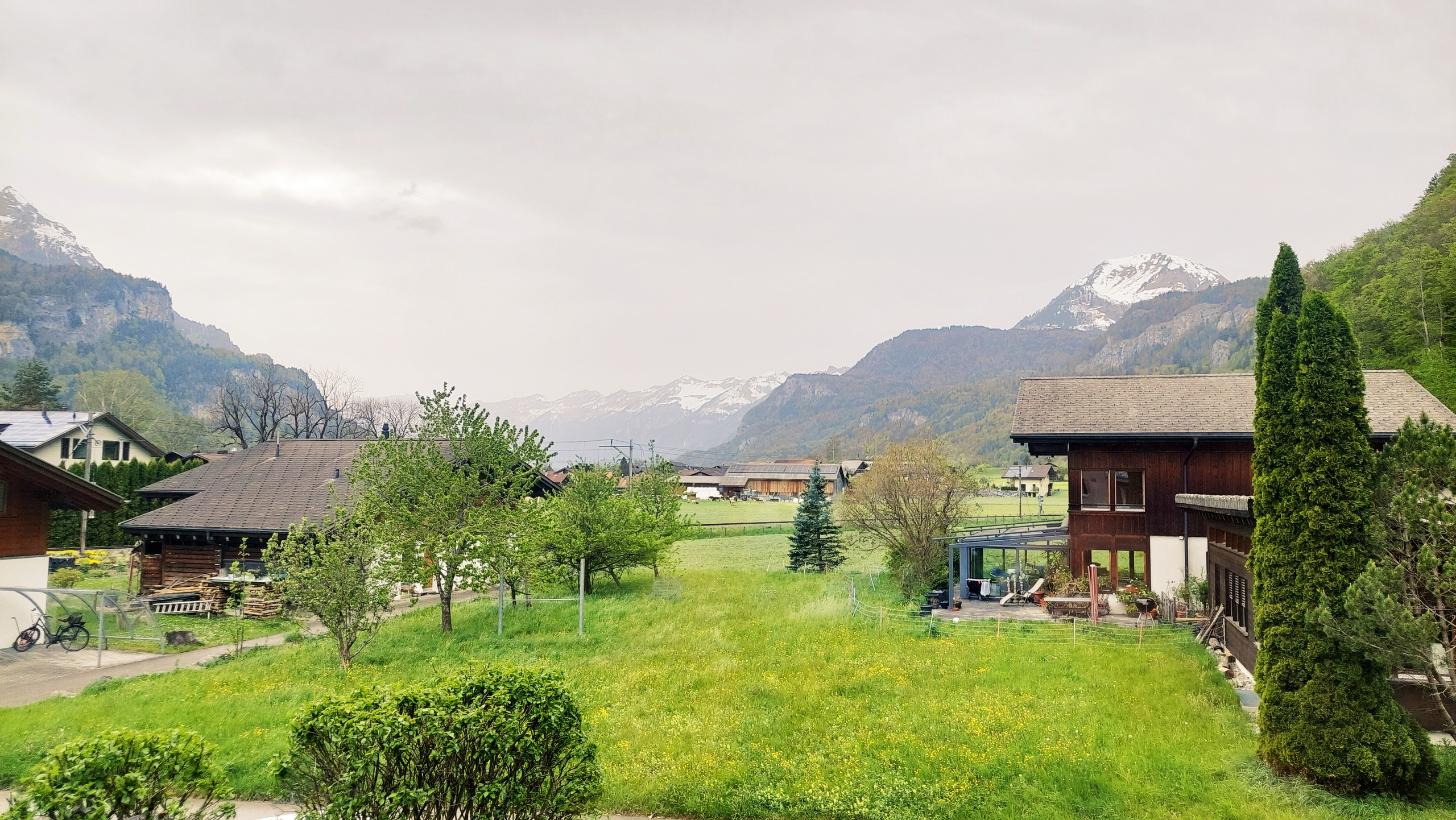 Landschaft mit Bergblick