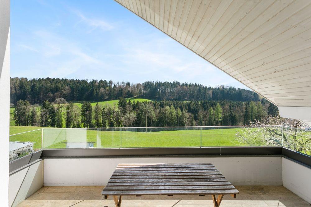 Balkon mit Panoramablick ins Grüne