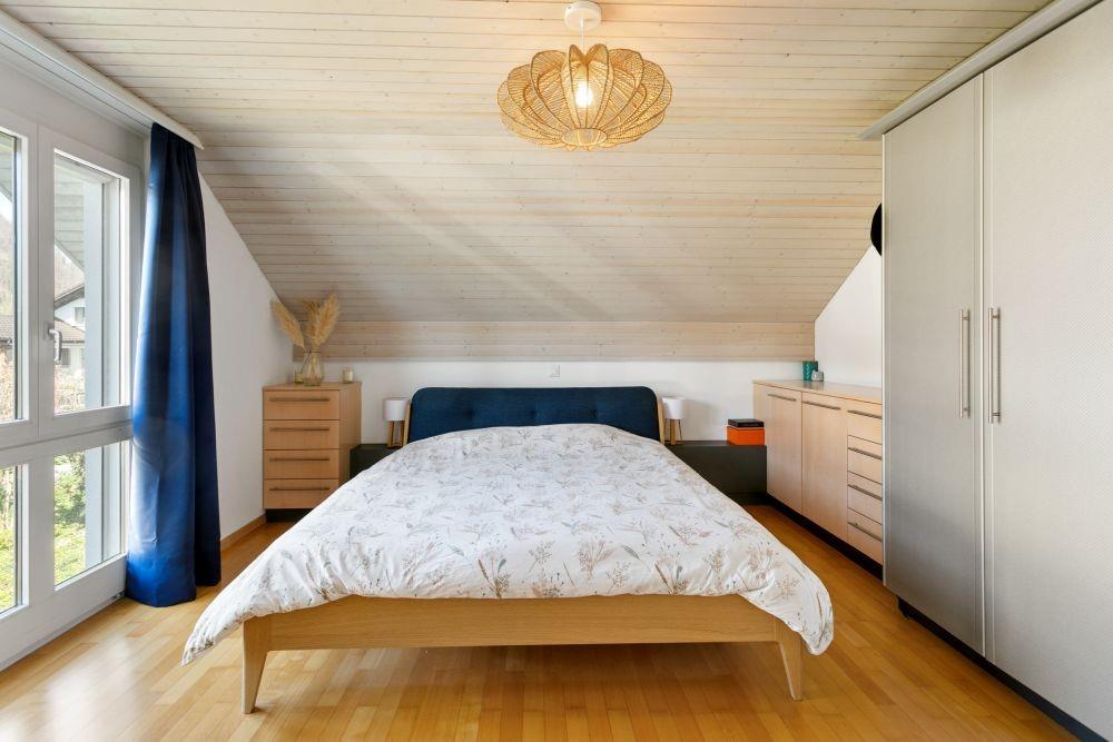 Schlafzimmer mit Dachschräge