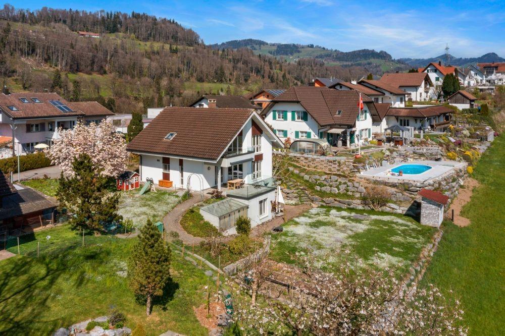 Ländliches Wohnensemble mit Garten und Pool