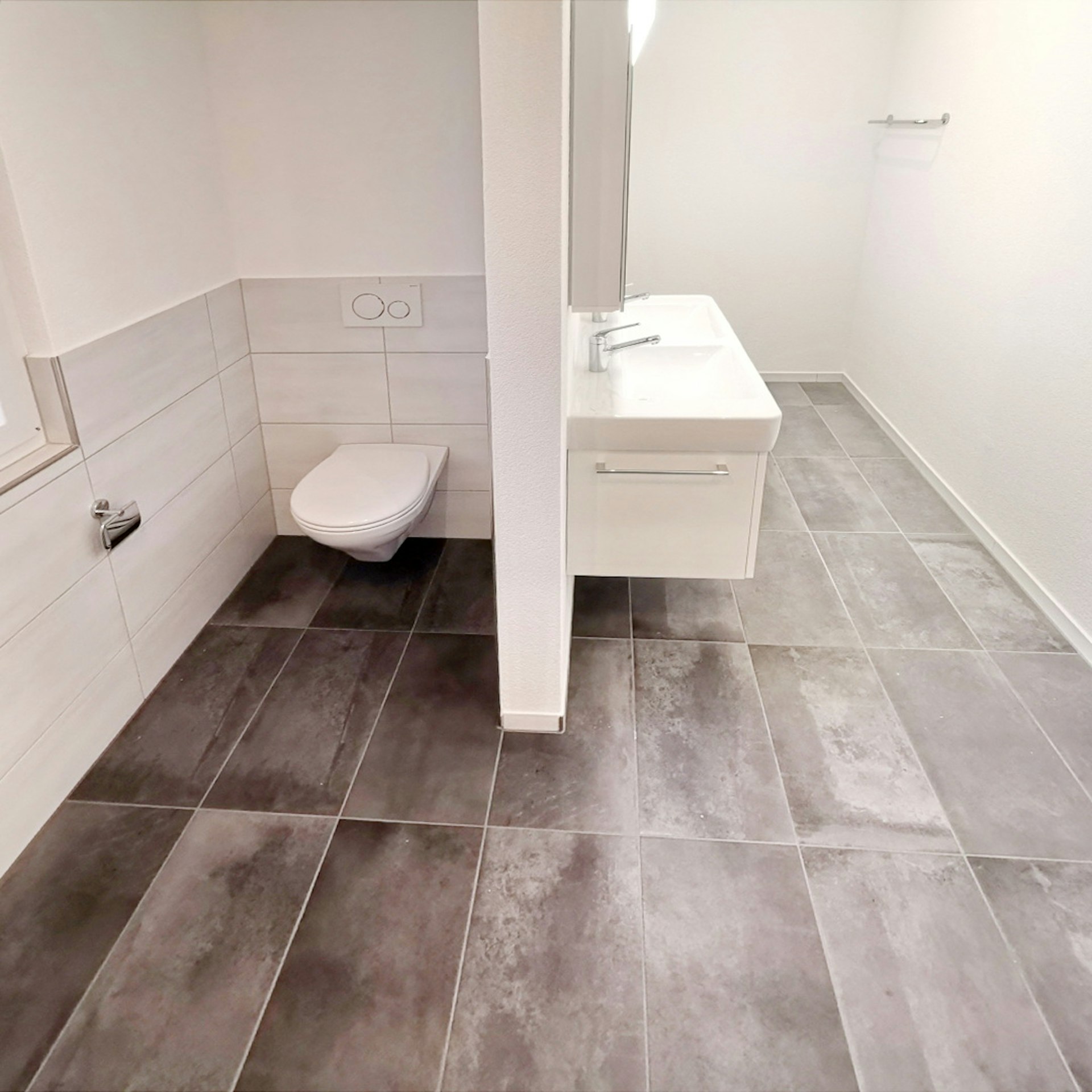 Modernes Gäste-WC mit Waschtisch