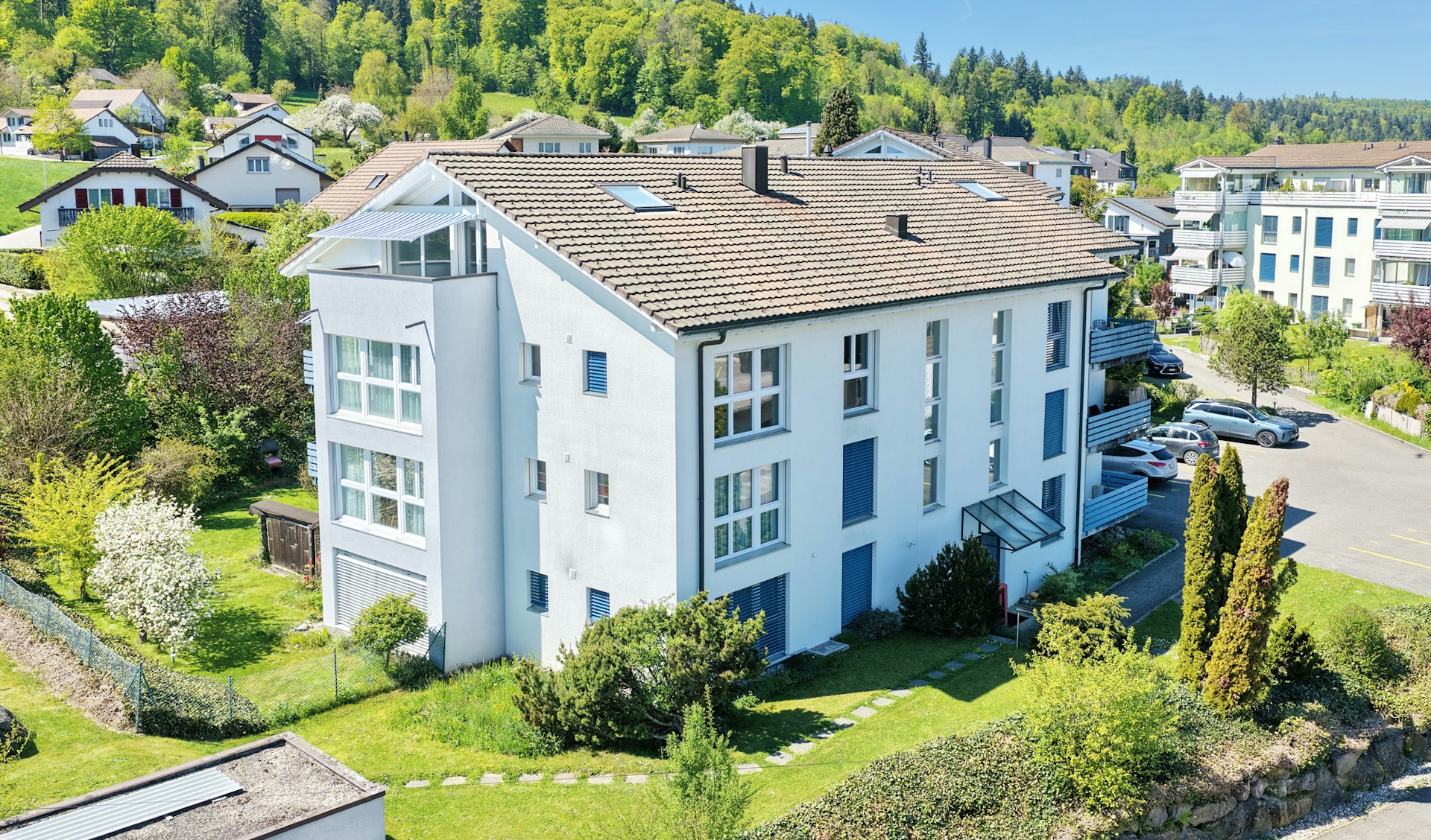 Wohnhaus in grüner Hanglage