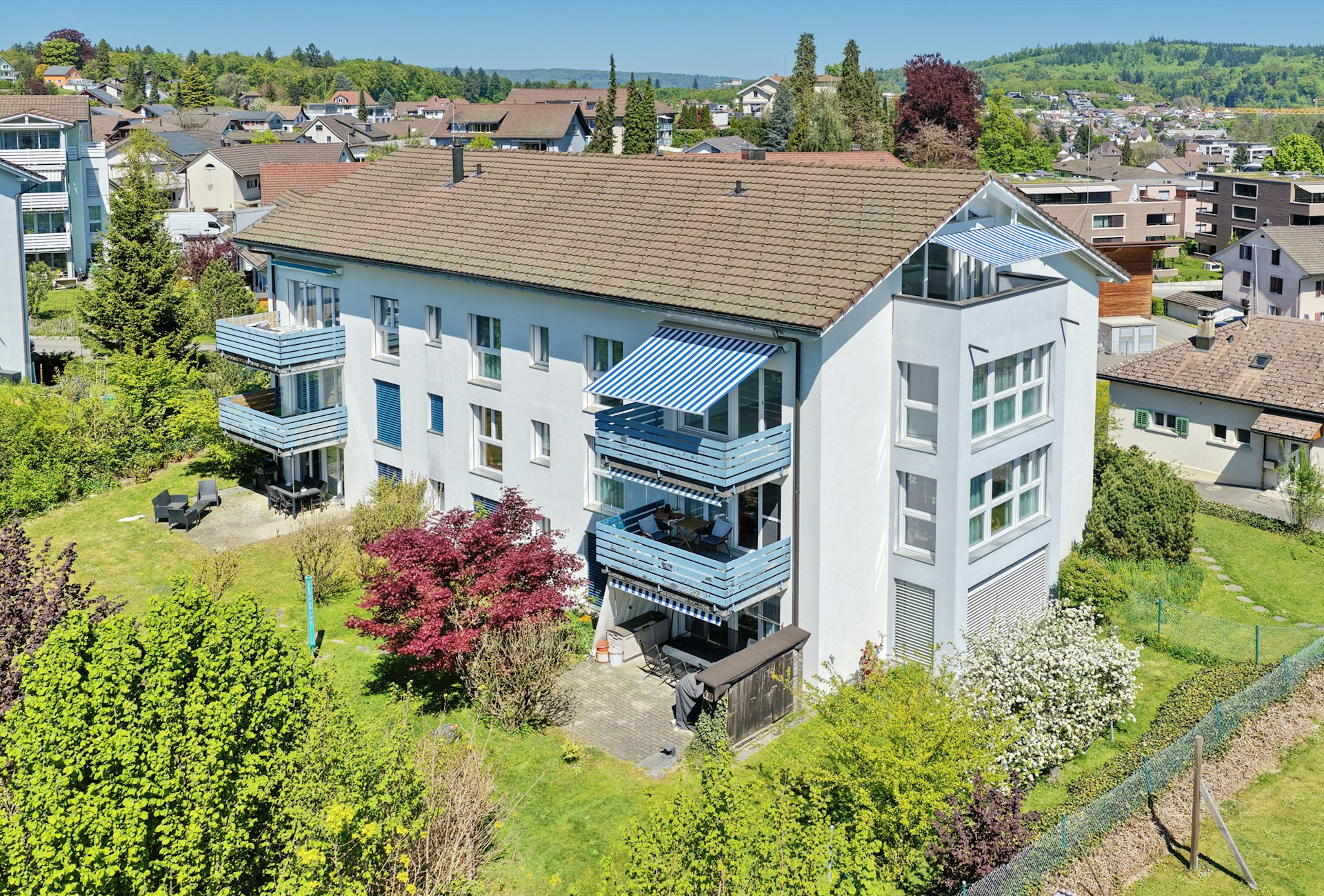 Mehrfamilienhaus mit Gärten und Balkonen