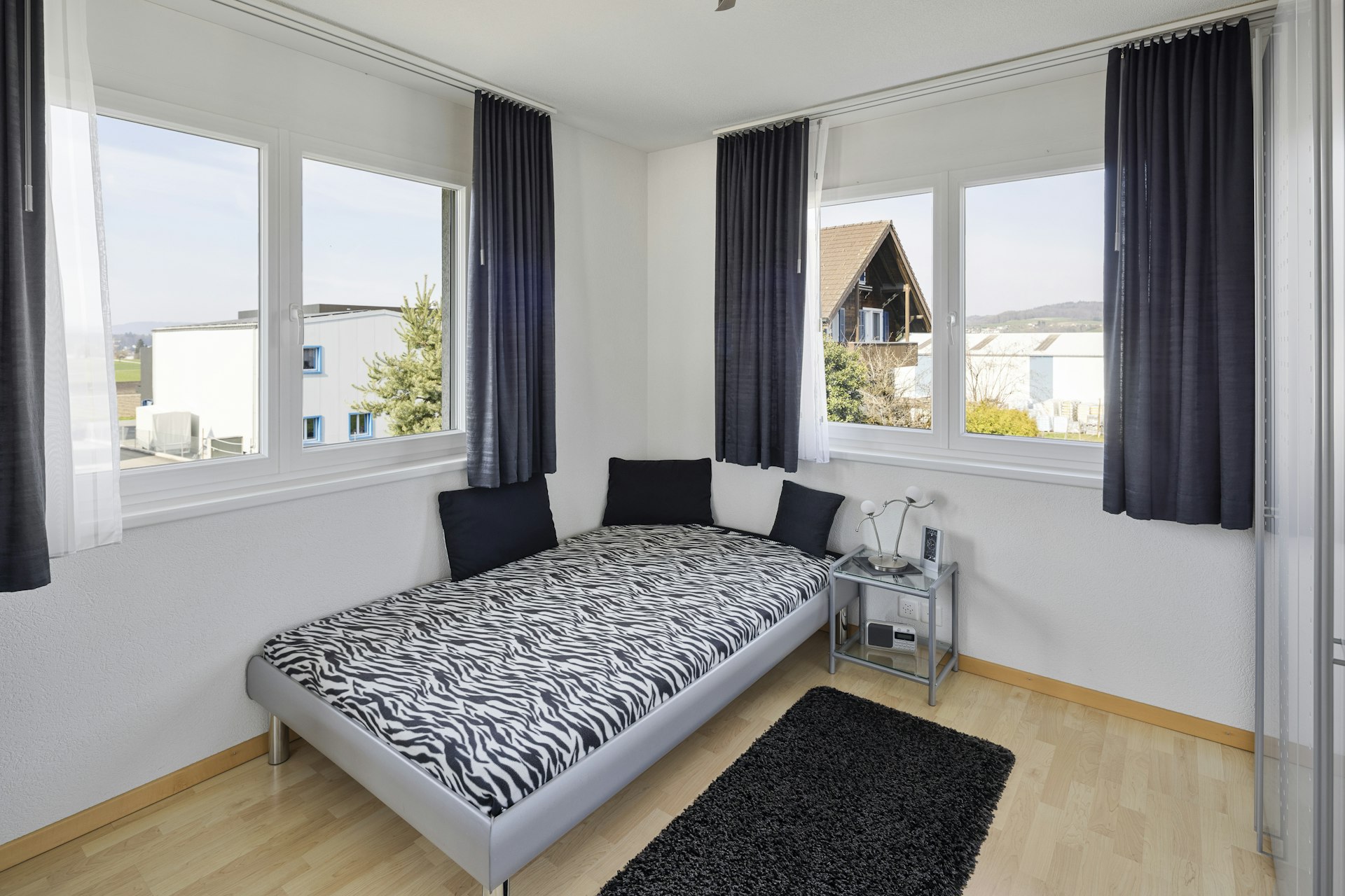 Kleines Schlafzimmer mit Ausblick