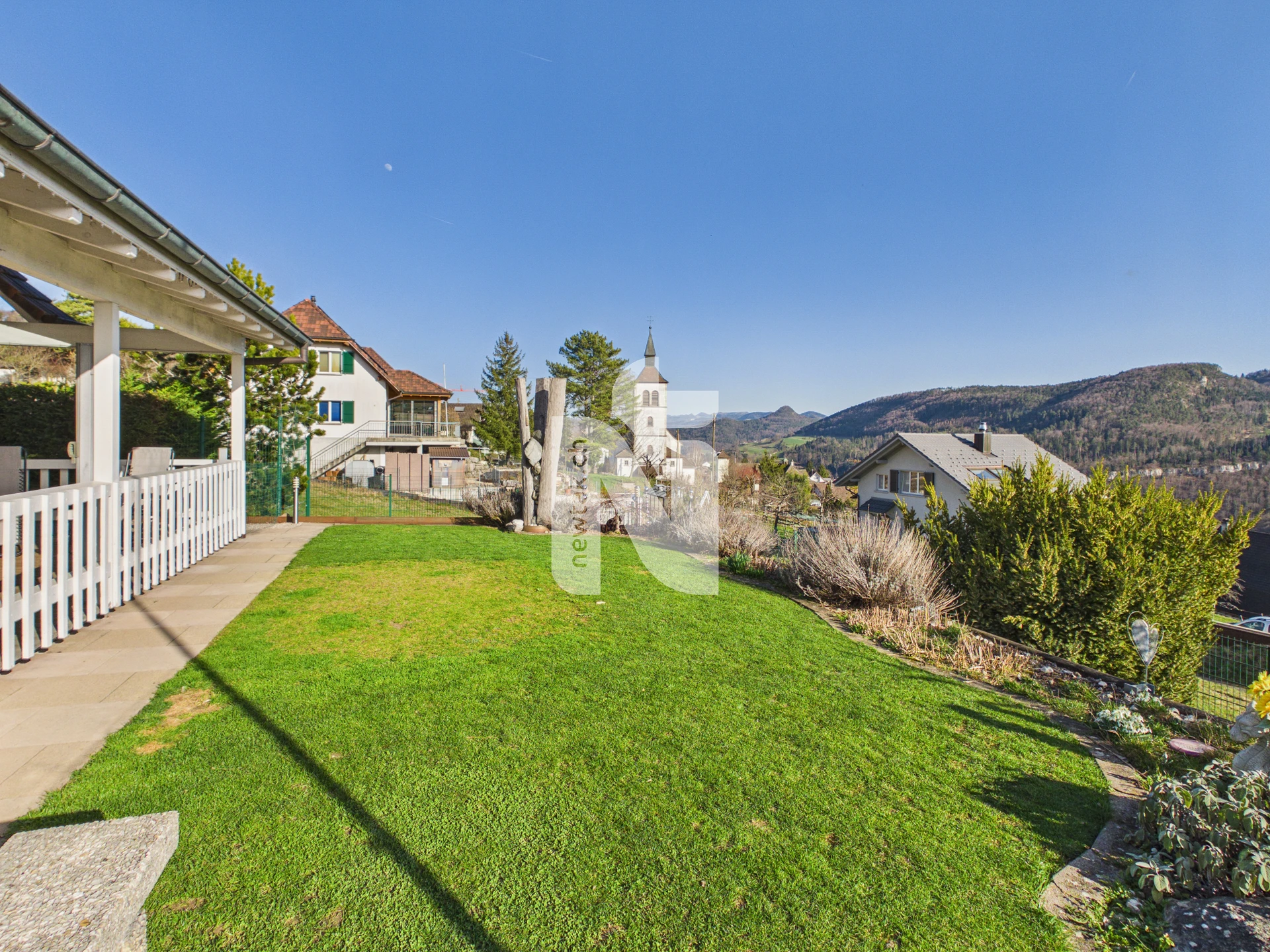 Garten mit Bergblick