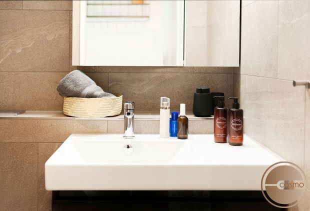 Modernes Badezimmer mit Waschtisch