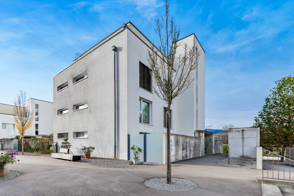 Modernes Wohngebäude mit Innenhof