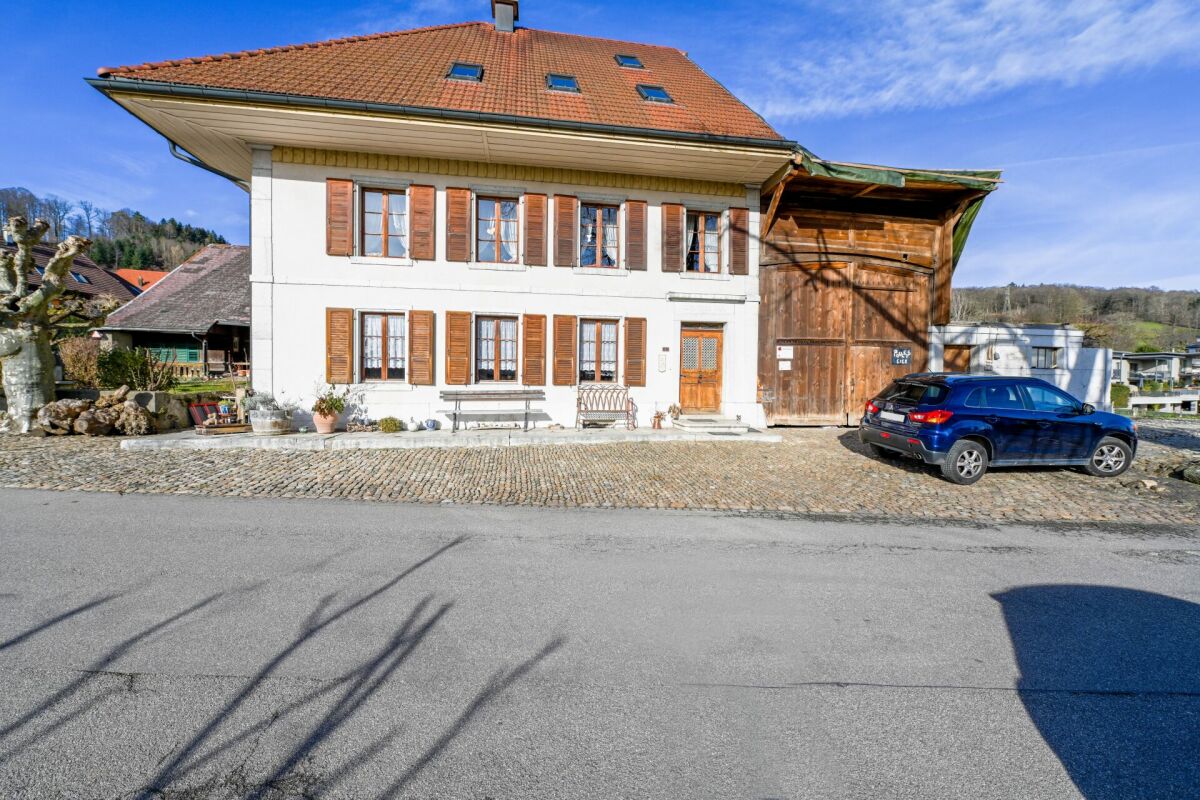 Historisches Wohnhaus mit großem Satteldach