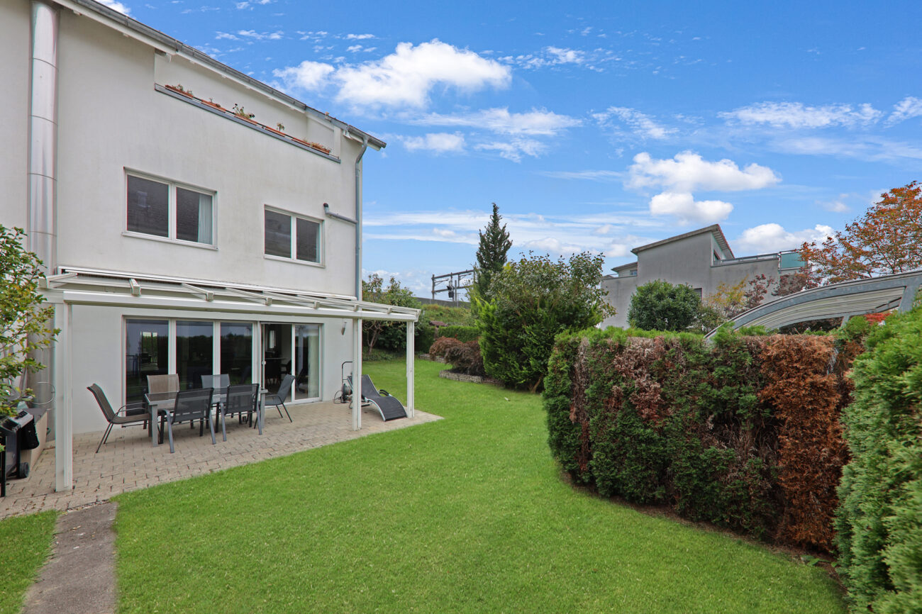 Gartenansicht mit Terrasse
