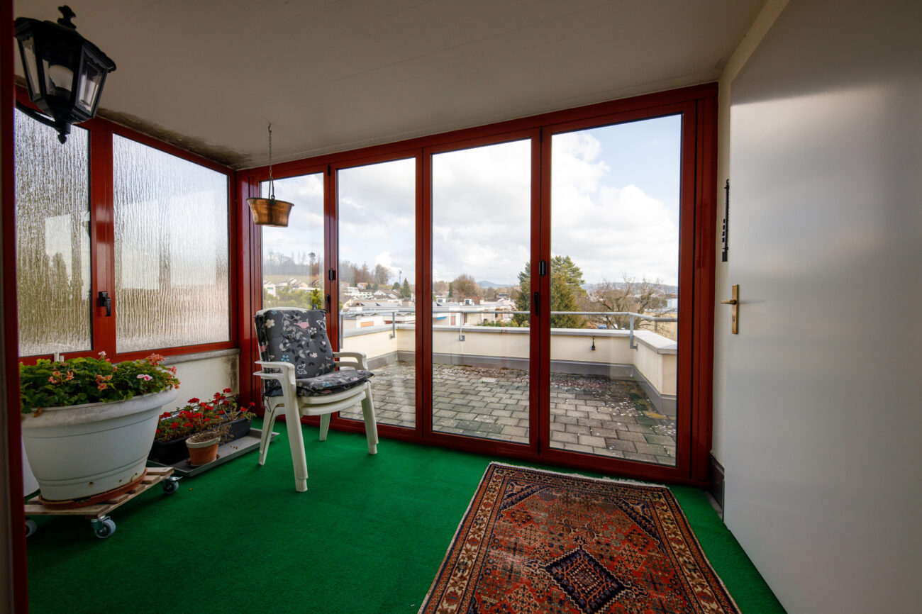 Verglaster Balkon mit Sitzplatz