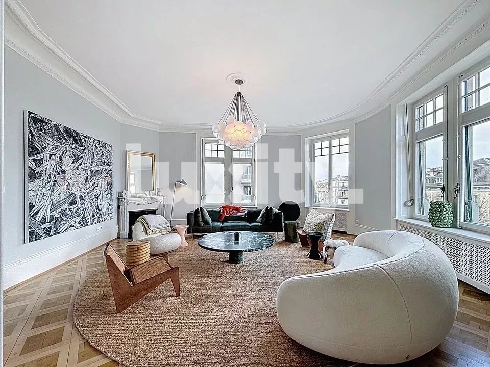 Außergewöhnliches Haussmann Apartment — Eleganz und seltene Bände – Genève