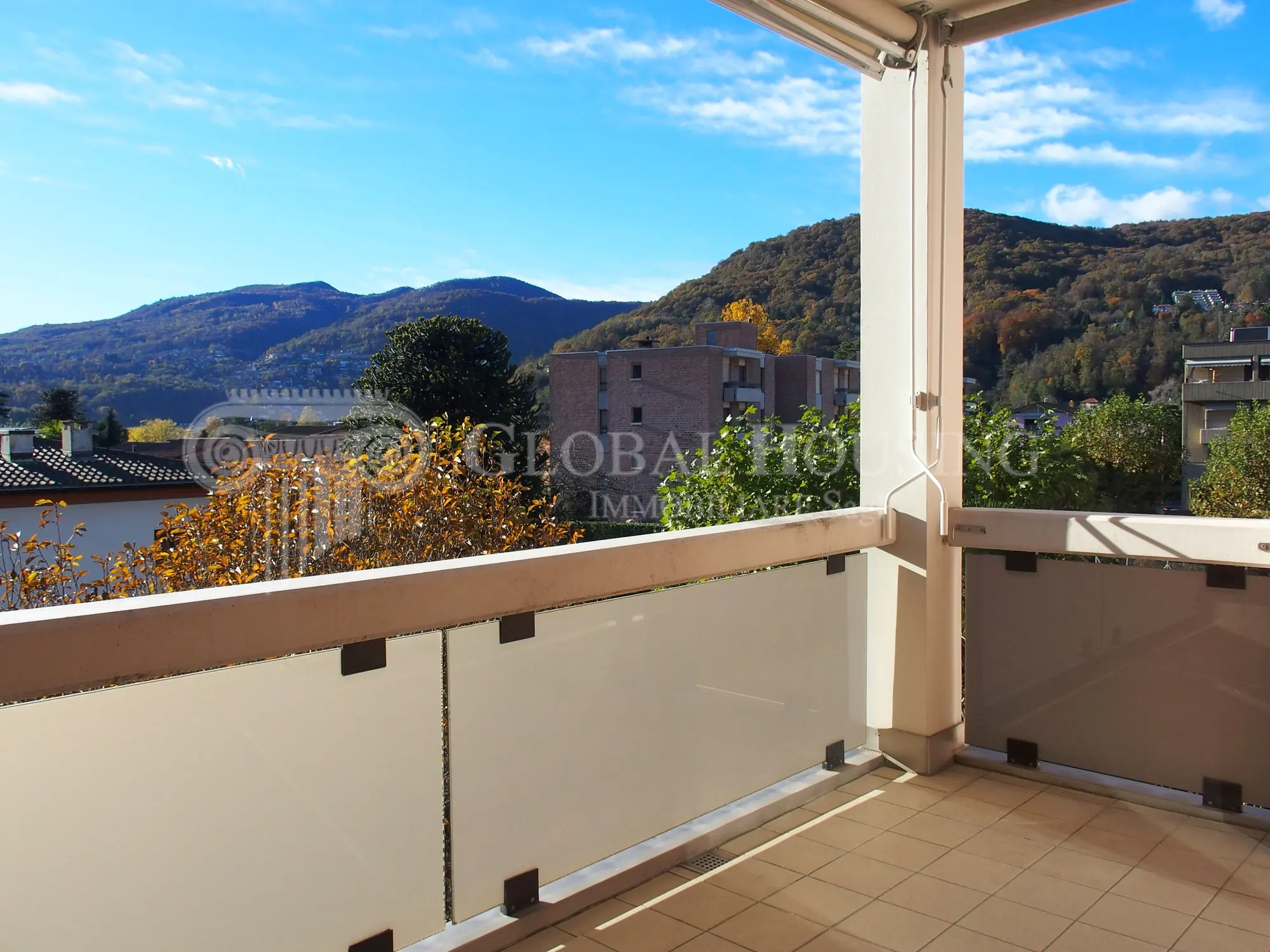 Balkon mit Bergblick