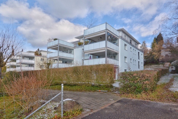 Moderne Wohnanlage mit Balkonen