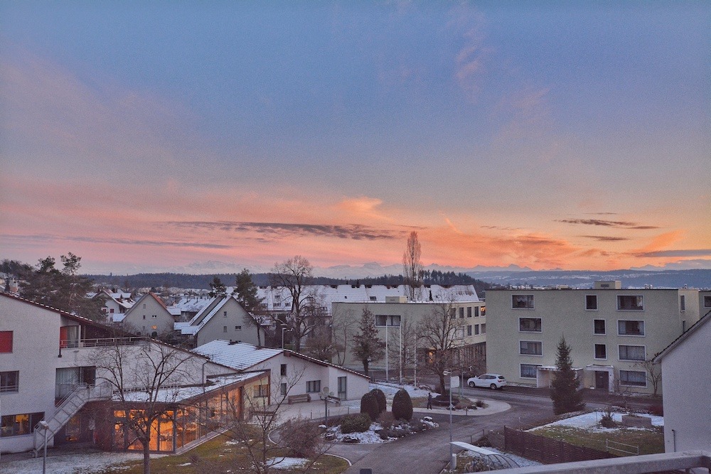 Wohngebiet bei Sonnenuntergang