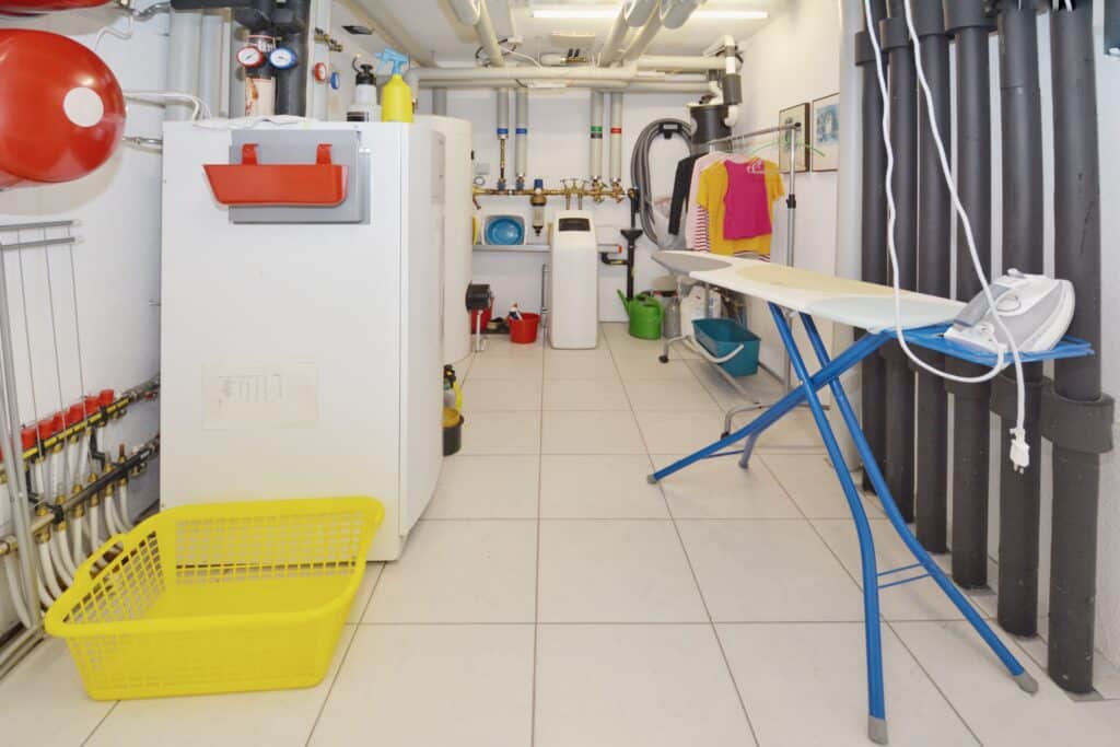 Hauswirtschaftsraum mit Technikinstallation