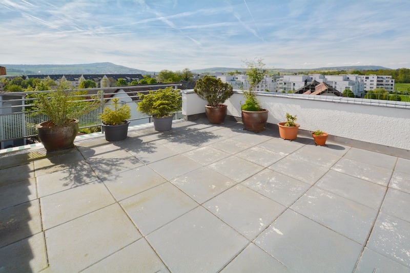 Dachterrasse mit Stadtblick