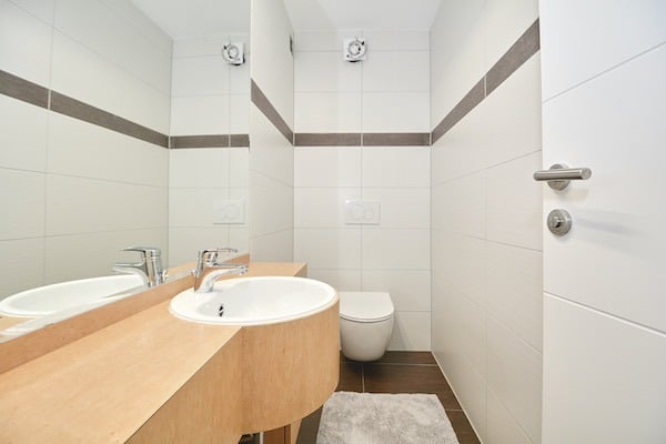 Gäste-WC mit Waschtisch