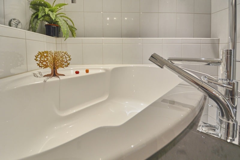 Badezimmer mit Wanne