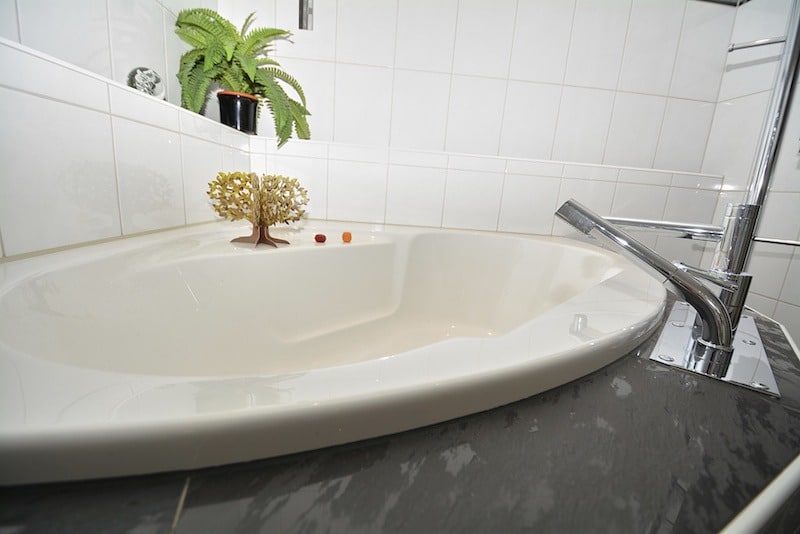 Badezimmer mit Badewanne