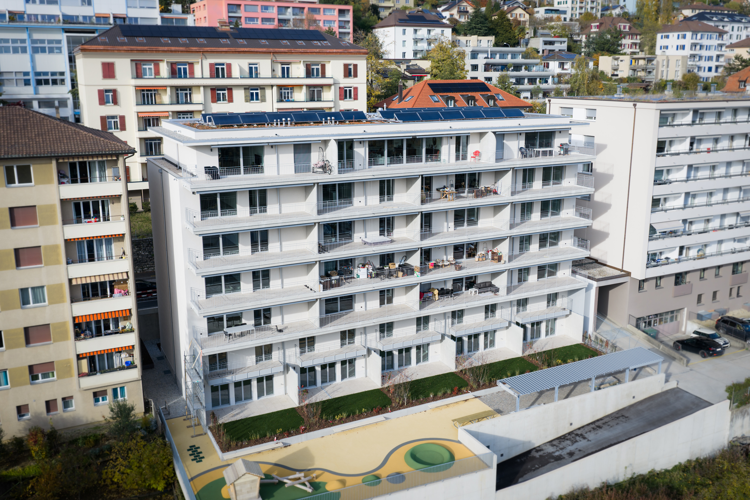 Mehrfamilienhaus mit Dachterrassen und Solaranlage