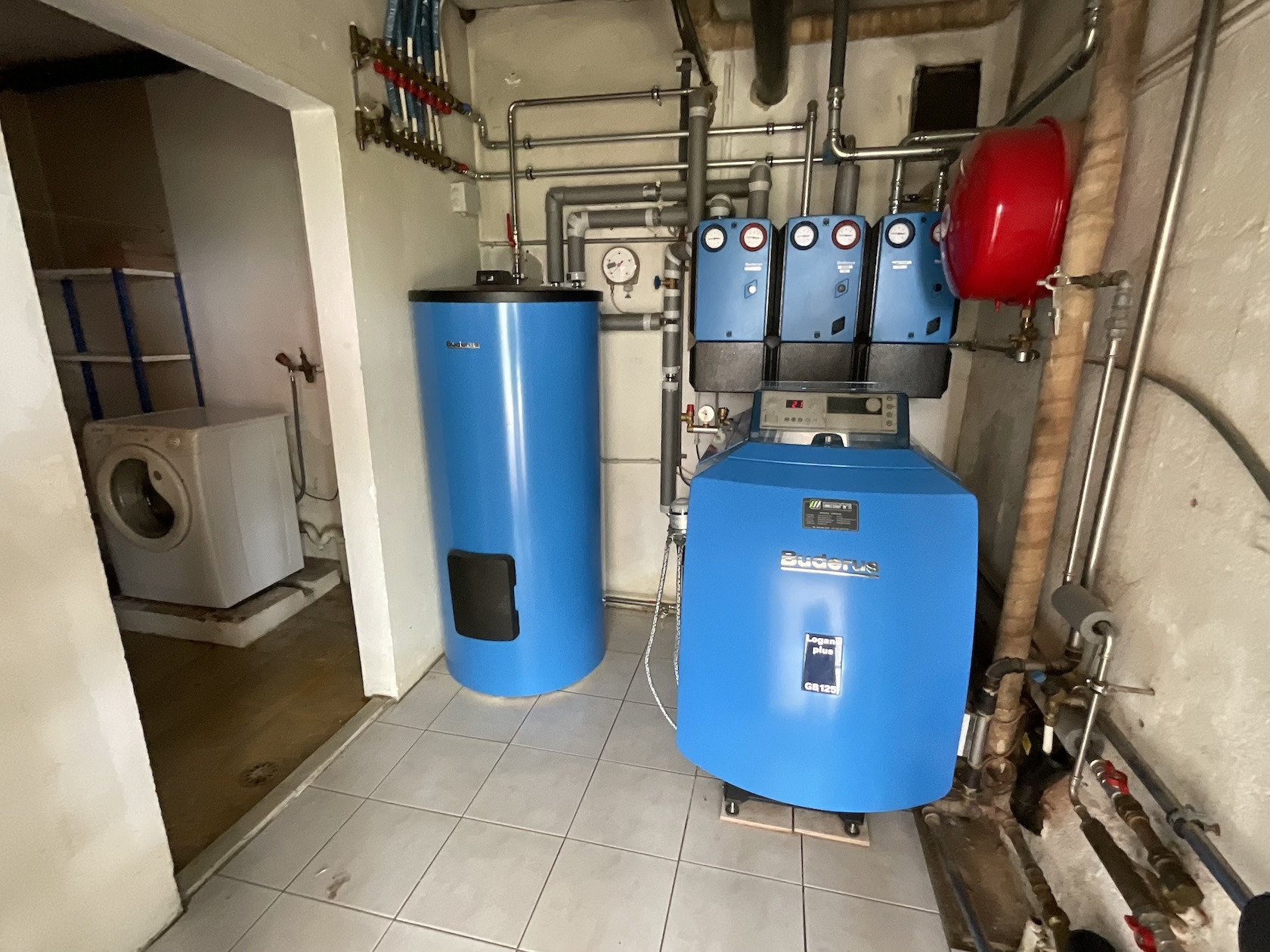 Technikraum mit Heizungsanlage
