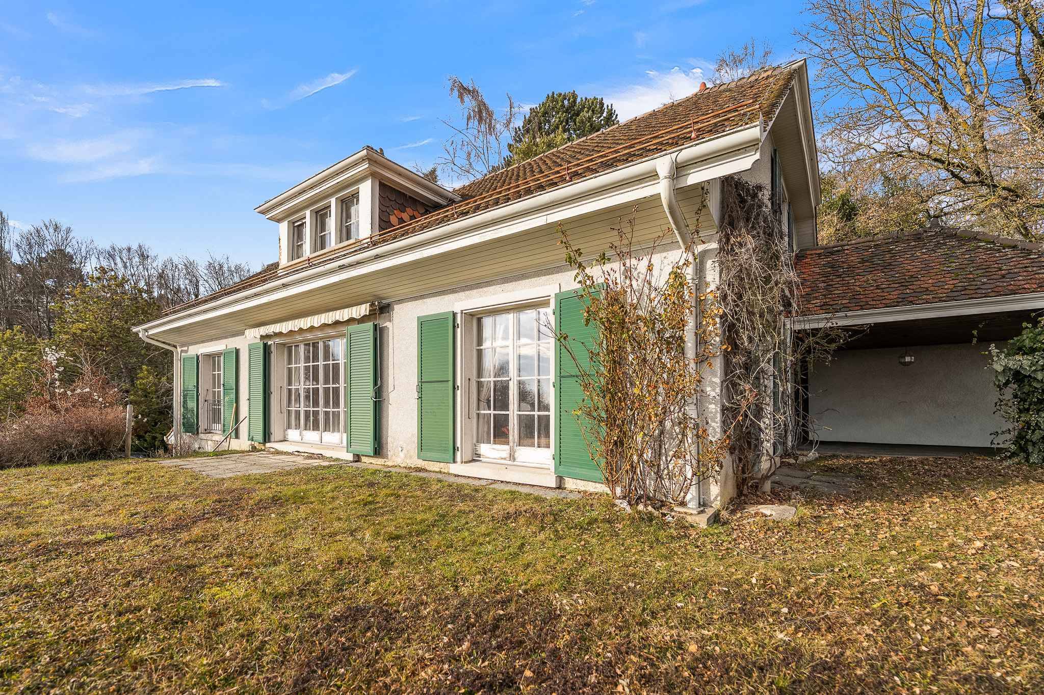 Charmehaus mit grünem Fensterläden