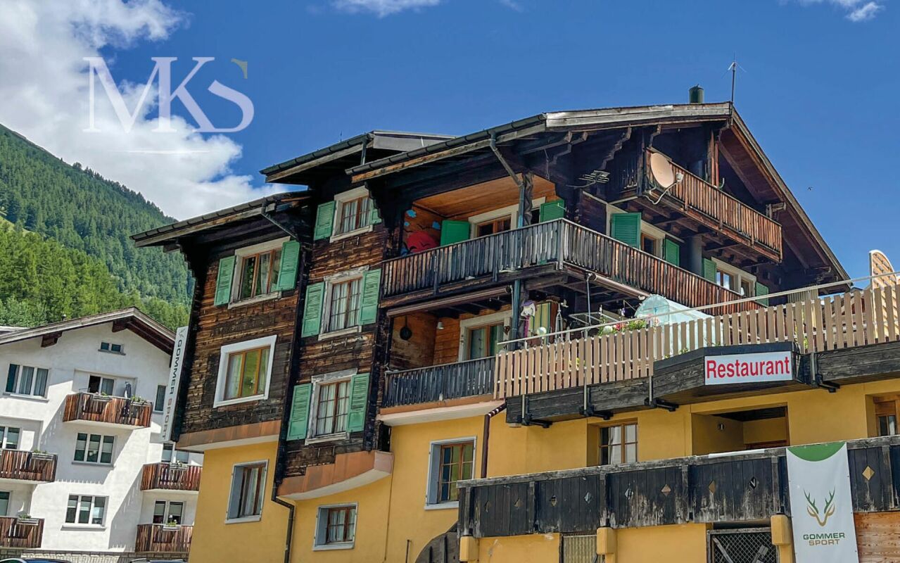 Alpenhaus mit Balkonen