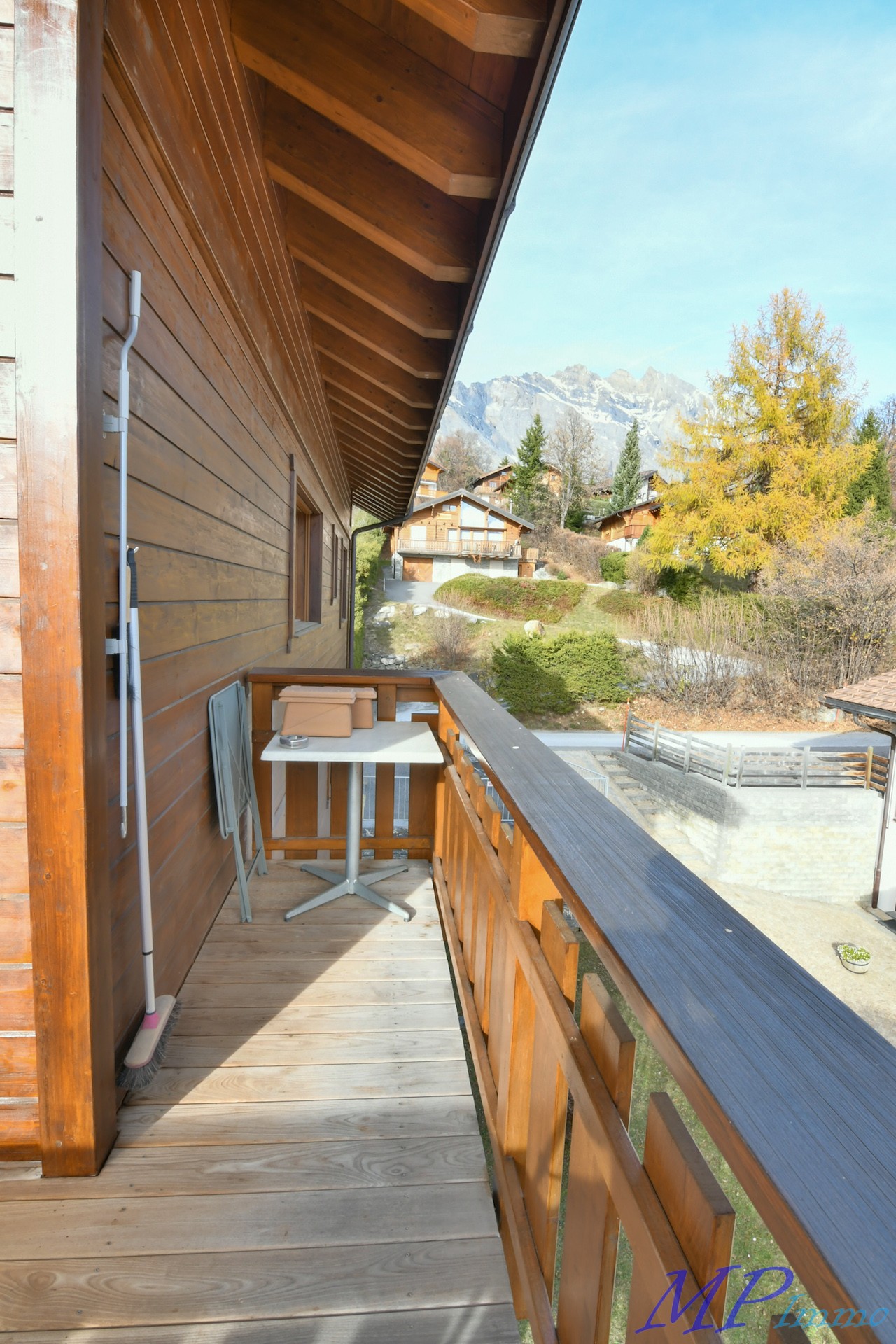 Balkon mit Bergblick