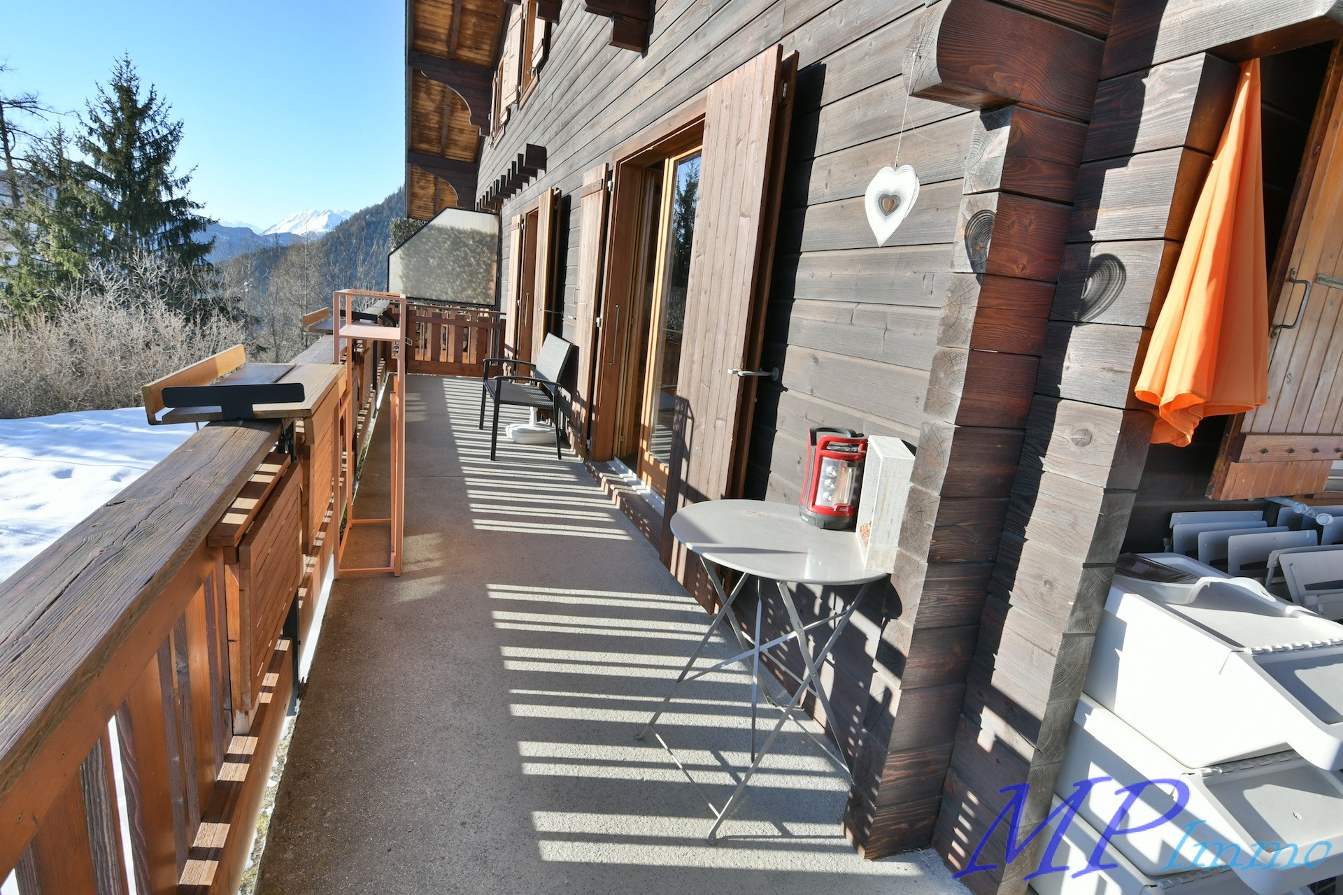 Balkon mit Bergblick