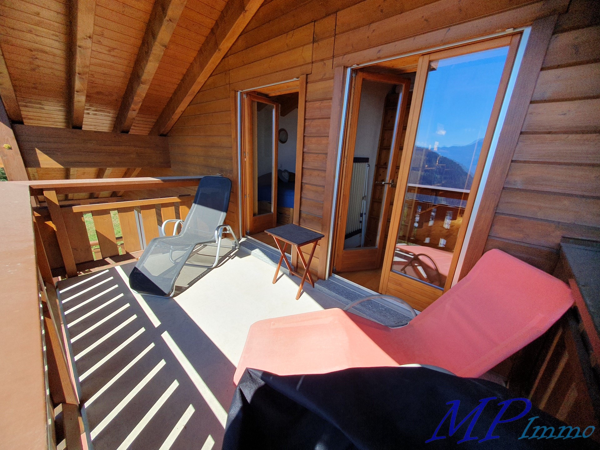 Balkon mit Bergblick