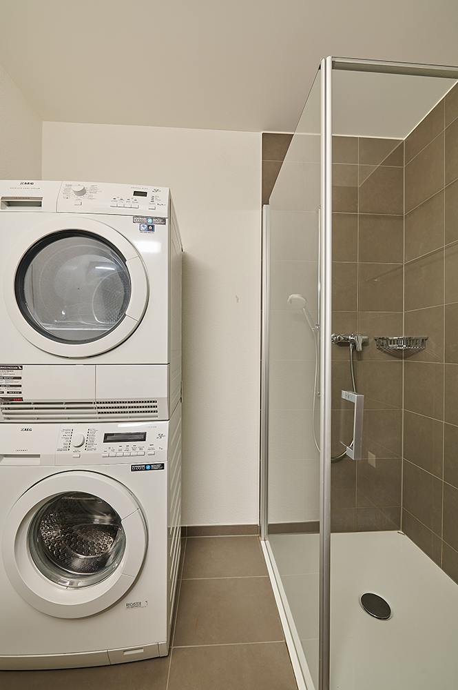 Waschraum mit Dusche