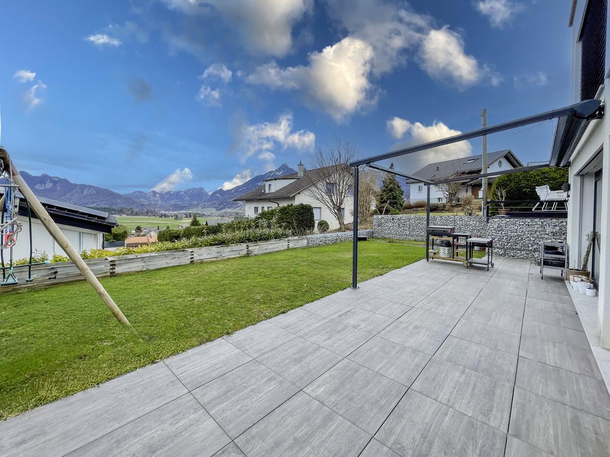 Terrasse mit Bergblick