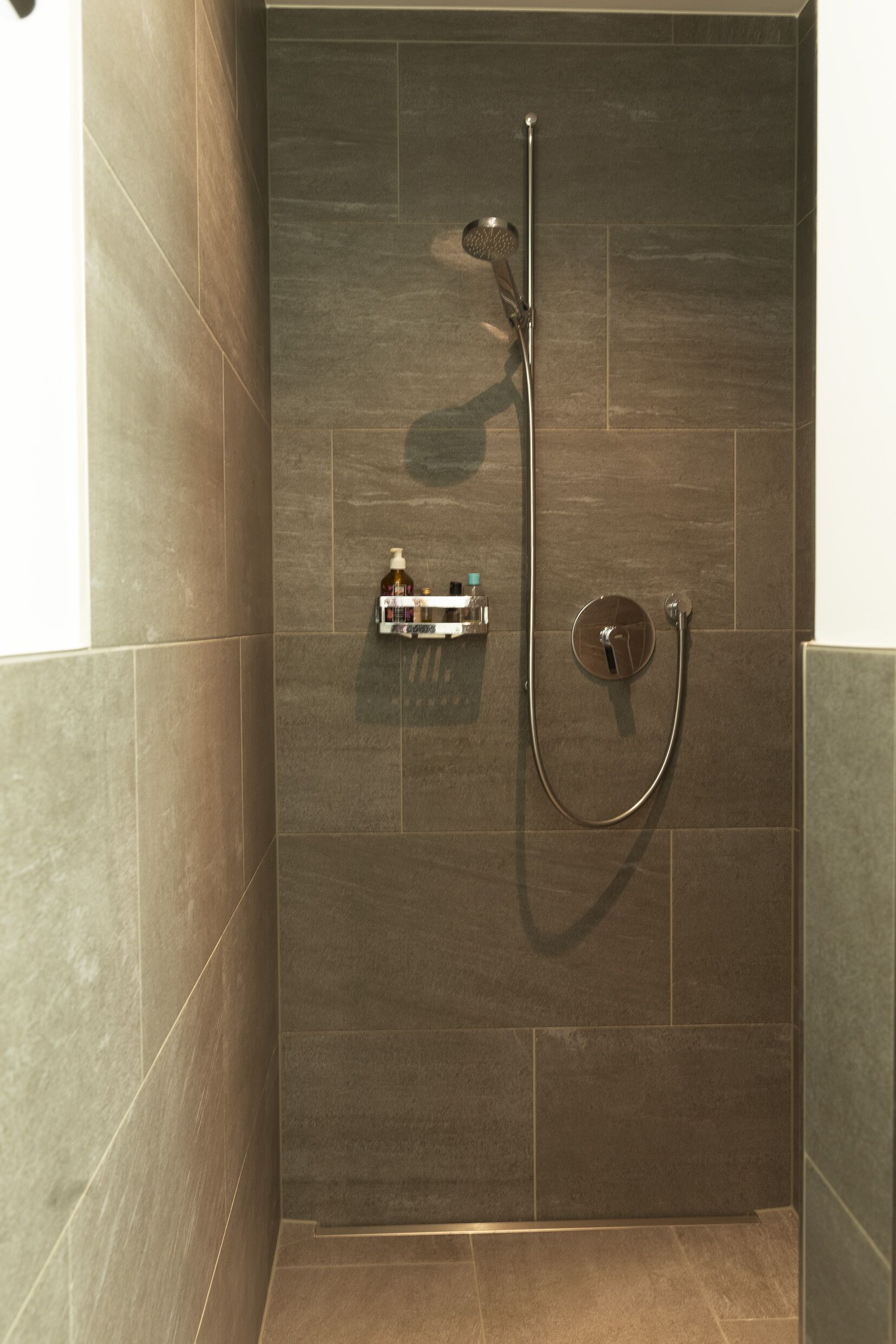 Moderne begehbare Dusche