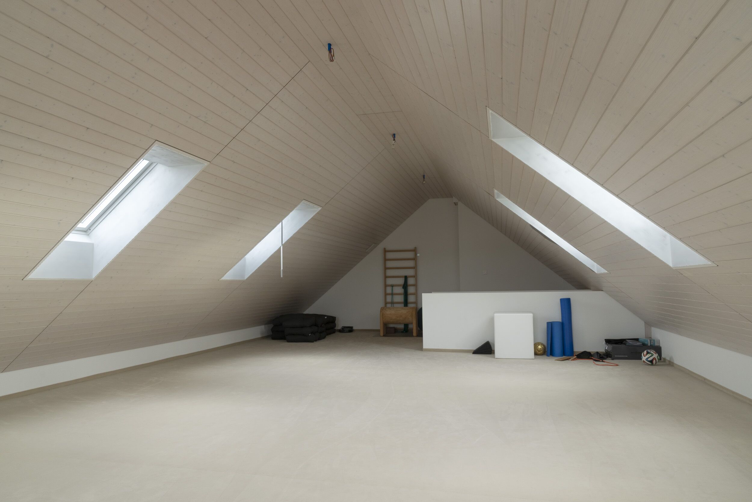 Ausgebauter Dachboden mit Dachfenstern