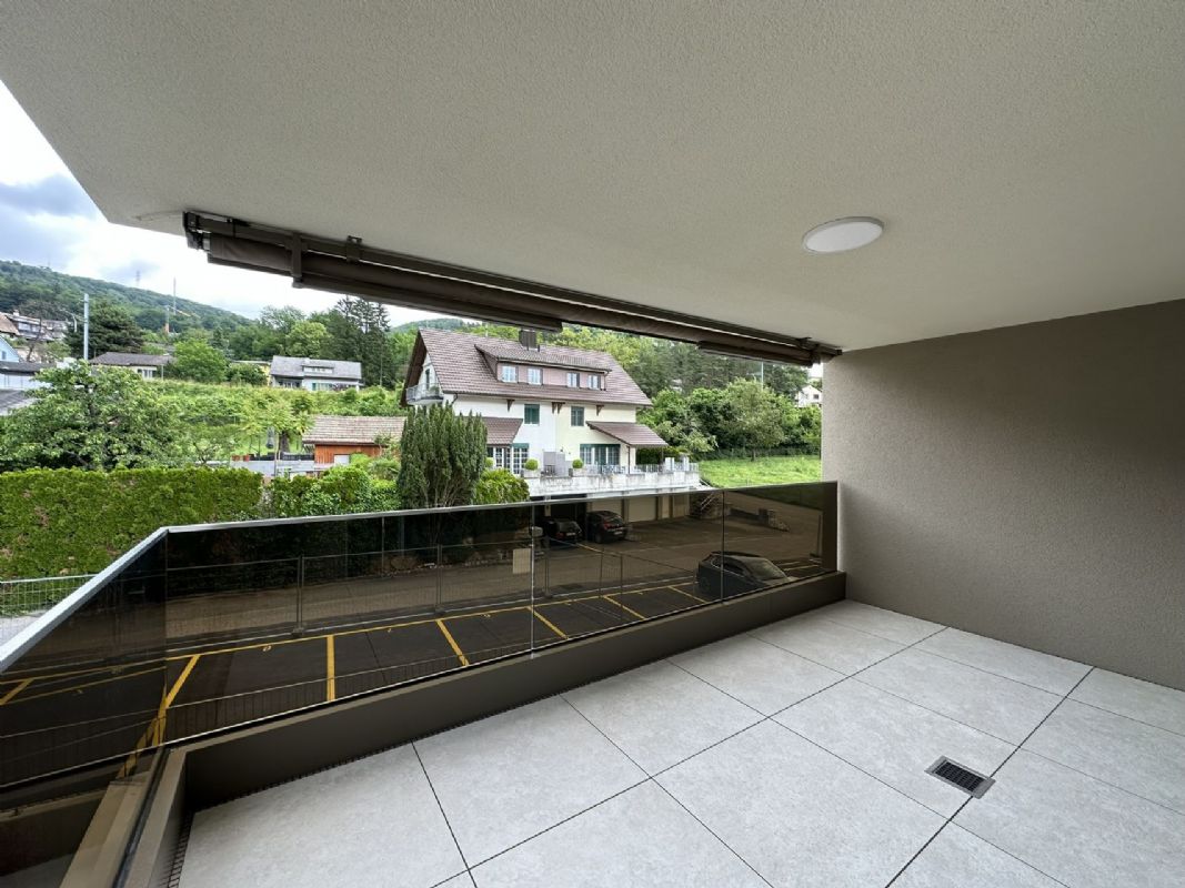 Überdachter Balkon mit Aussicht
