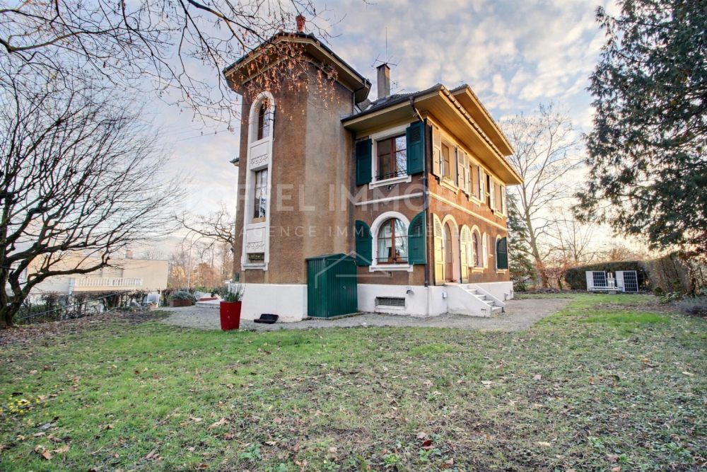 Historische Villa im Garten