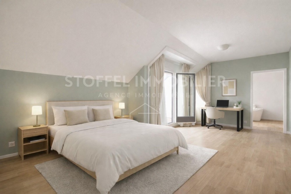 Helles Schlafzimmer mit Arbeitsbereich