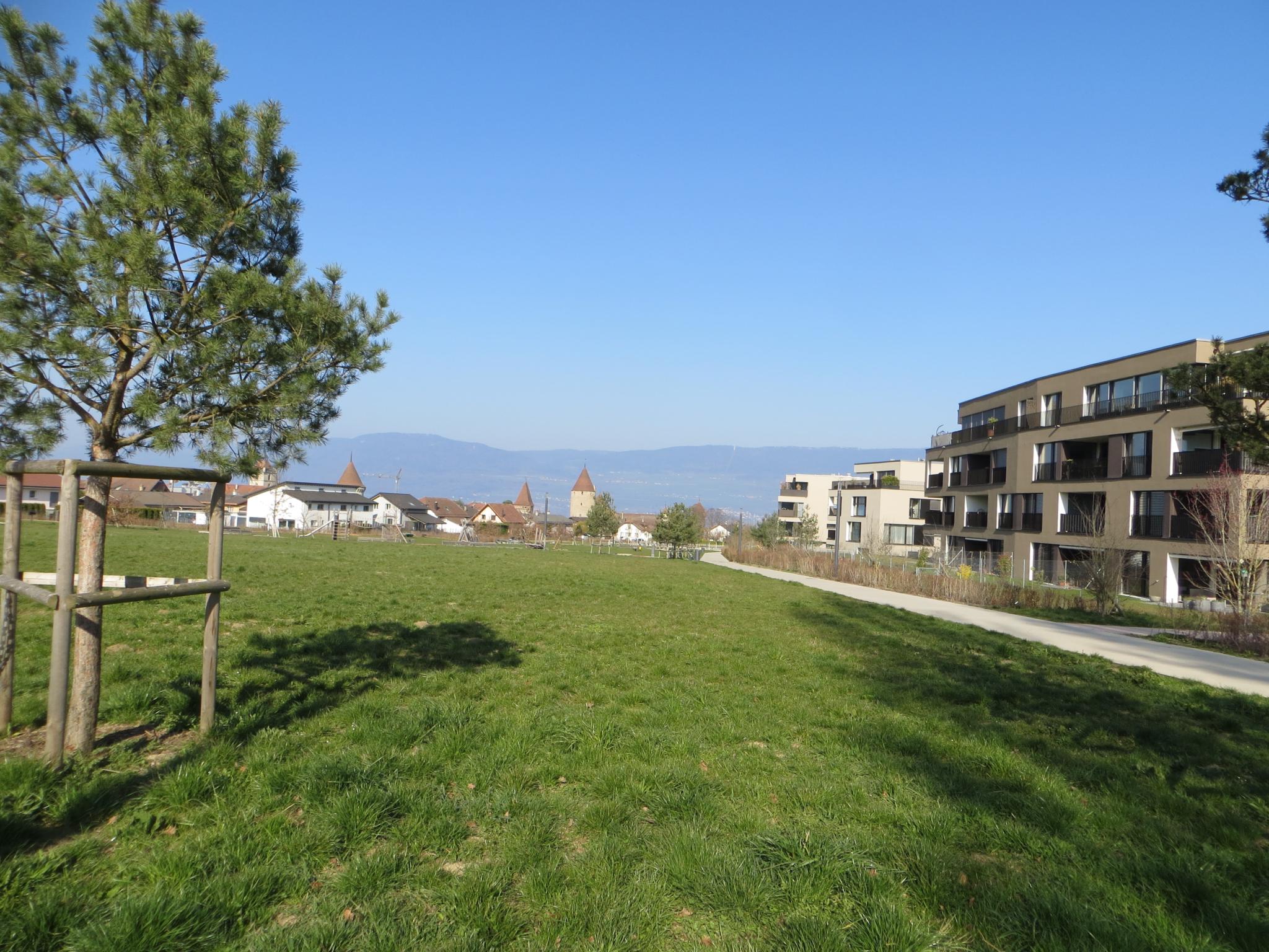 Wohnanlage mit Grünfläche und Weitblick