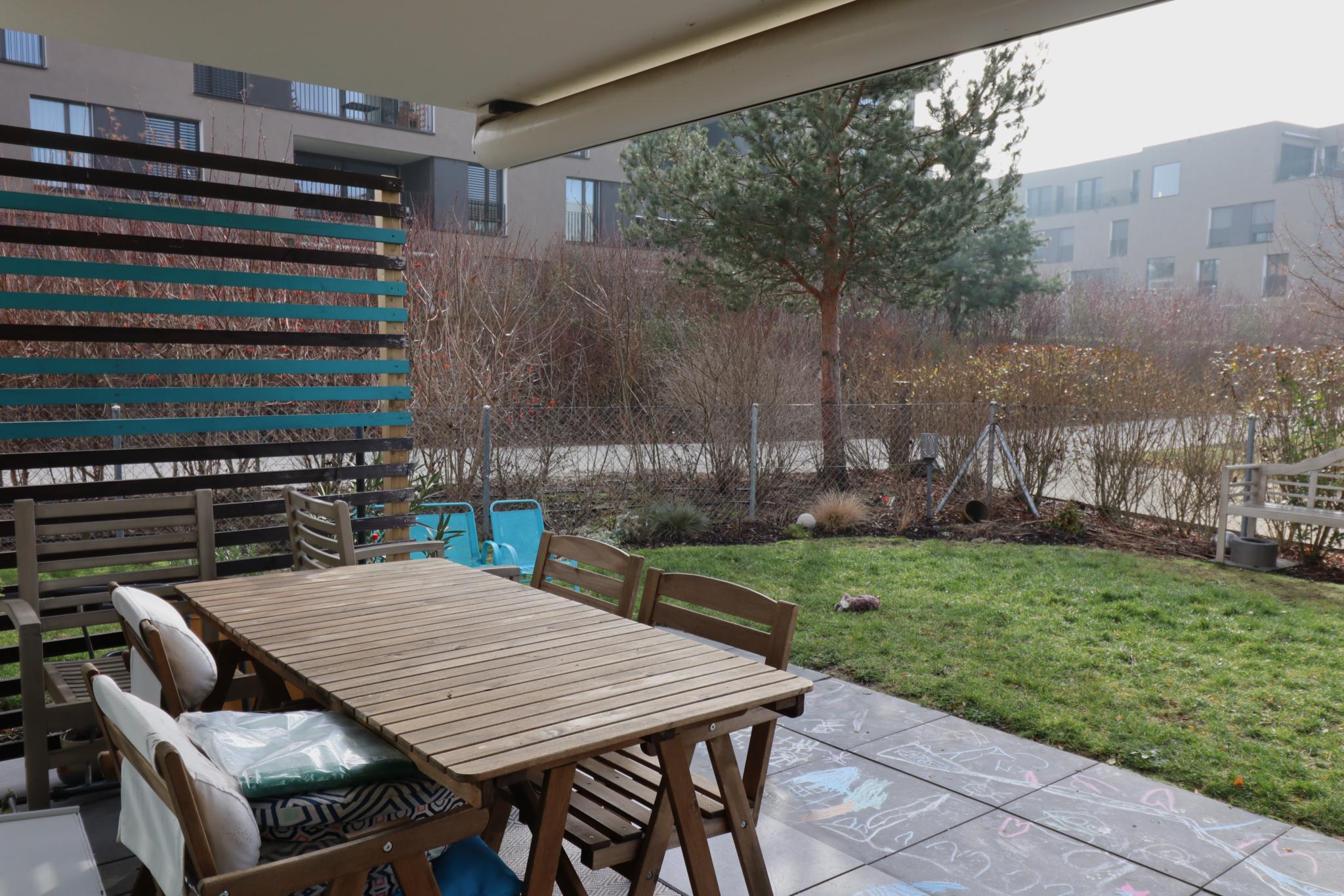 Terrasse mit Gartenblick