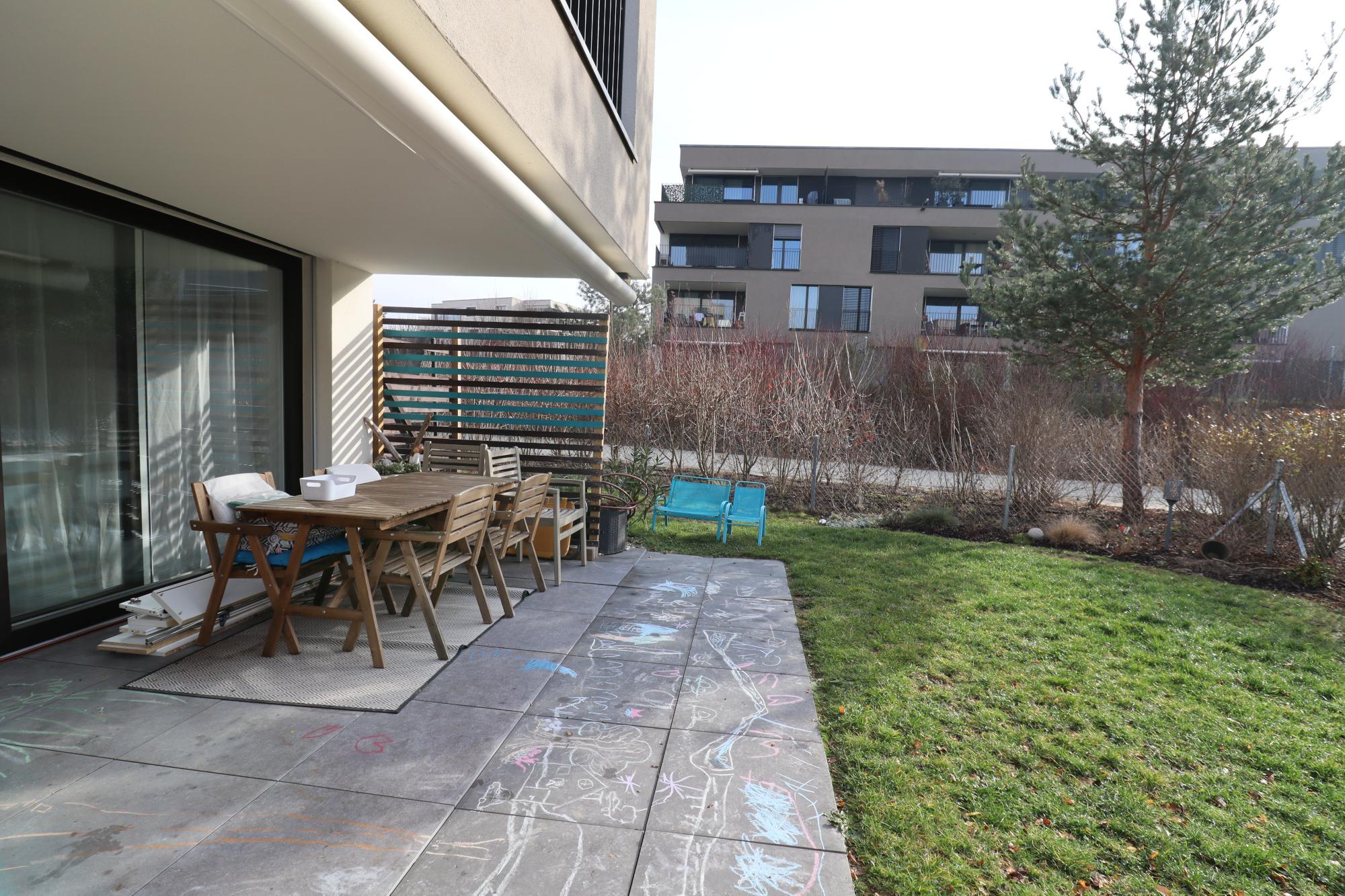 Terrasse mit Gartenblick