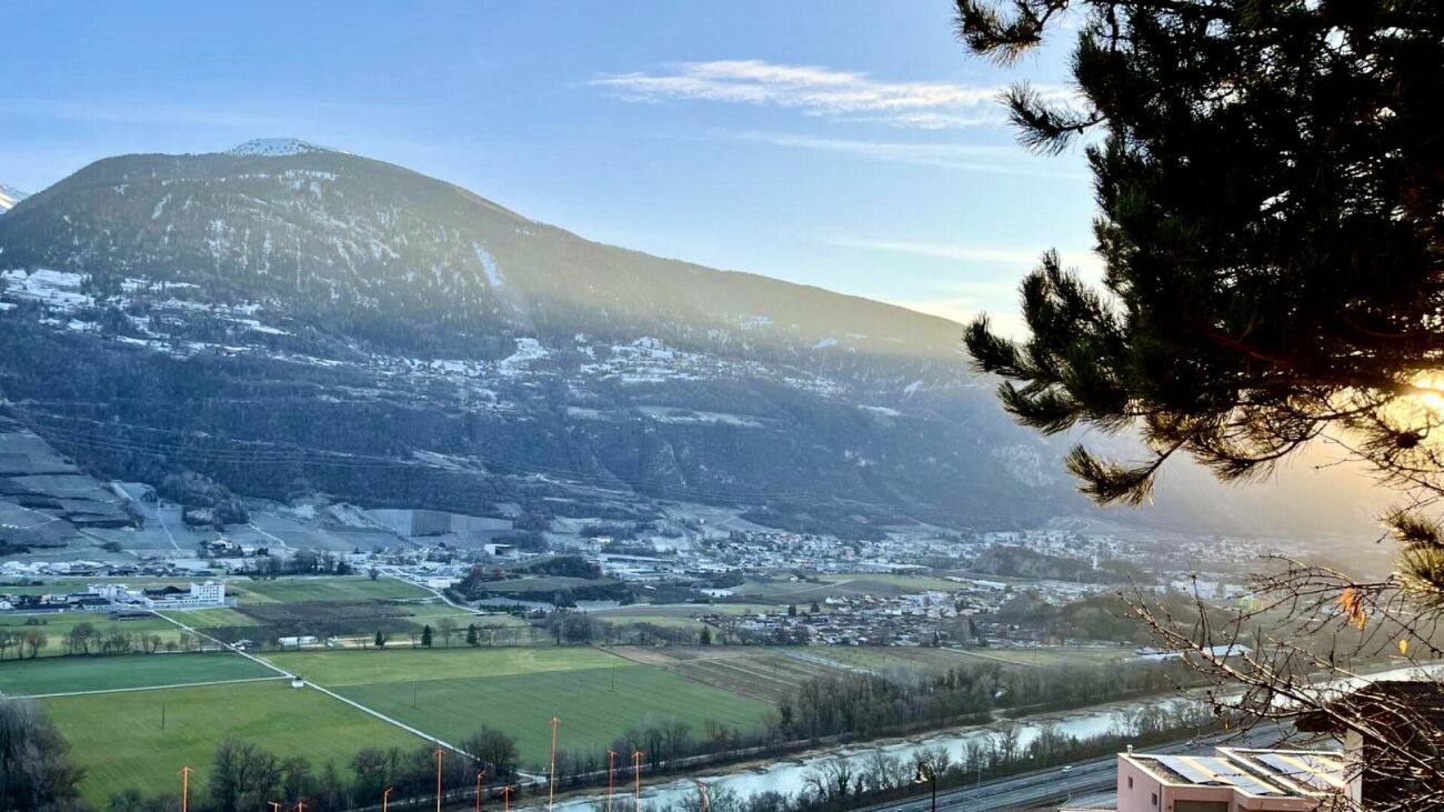 Bergpanorama mit Talblick