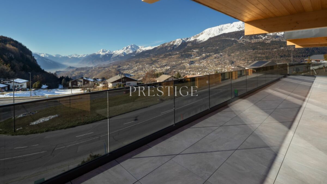 Balkon mit Bergpanorama