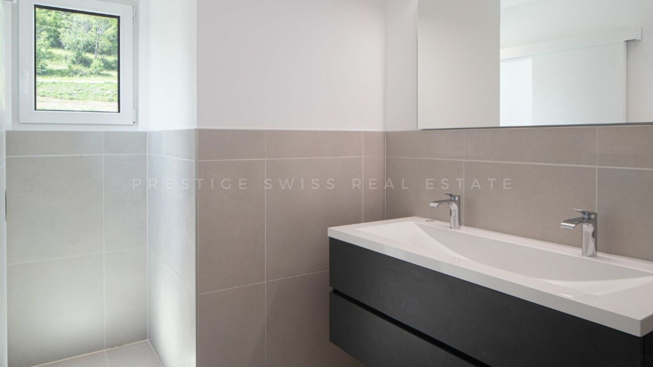 Modernes Badezimmer mit Doppelwaschtisch