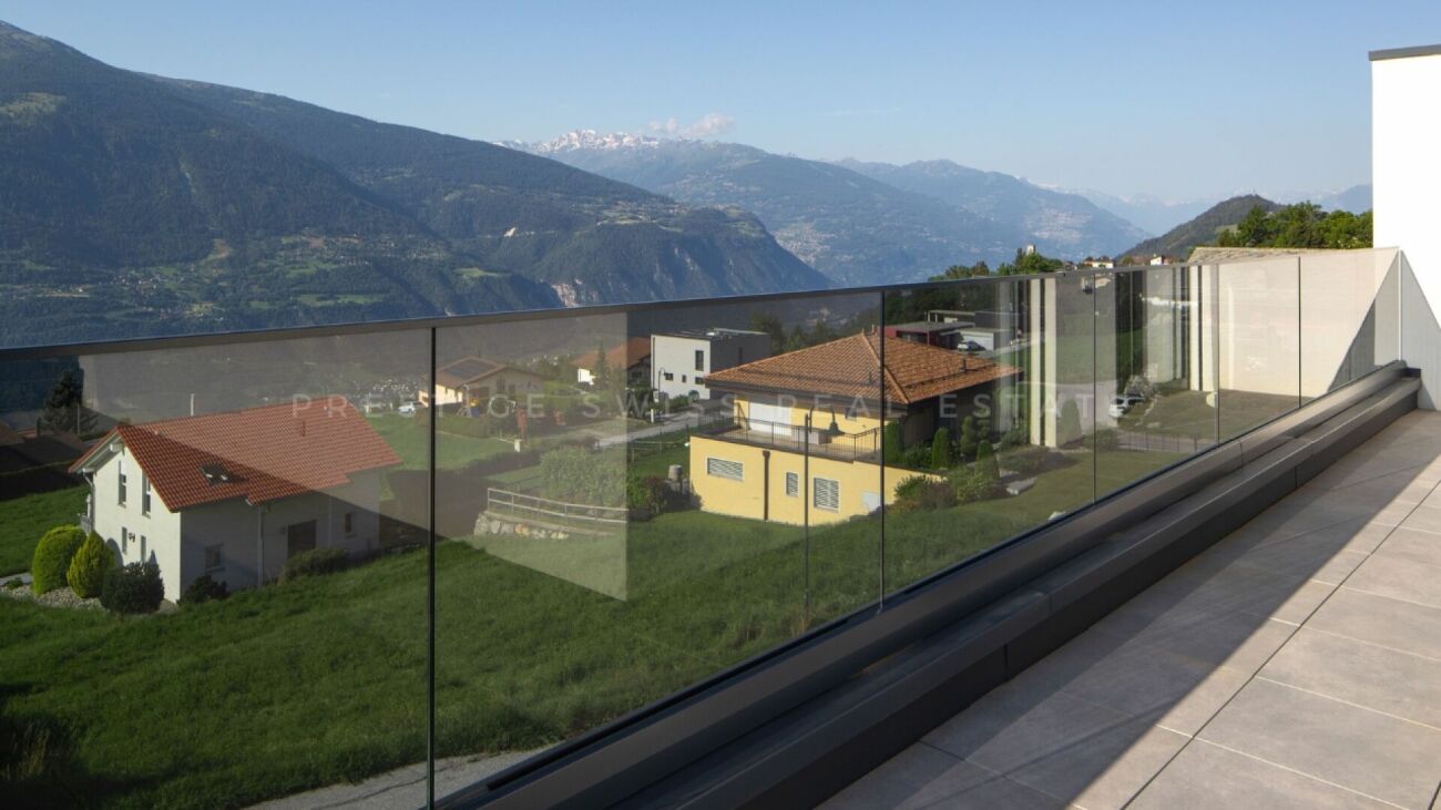 Balkon mit Bergblick