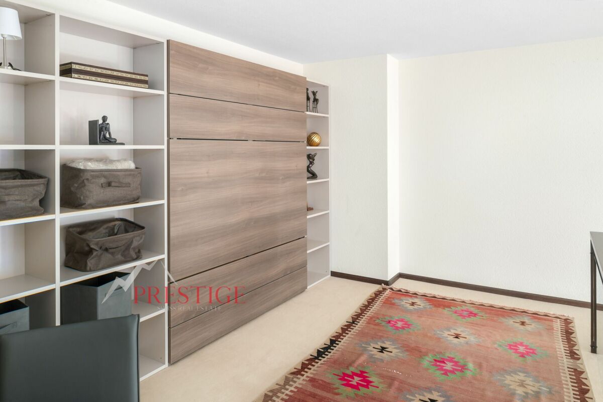 Ankleidezimmer mit Einbauschränken