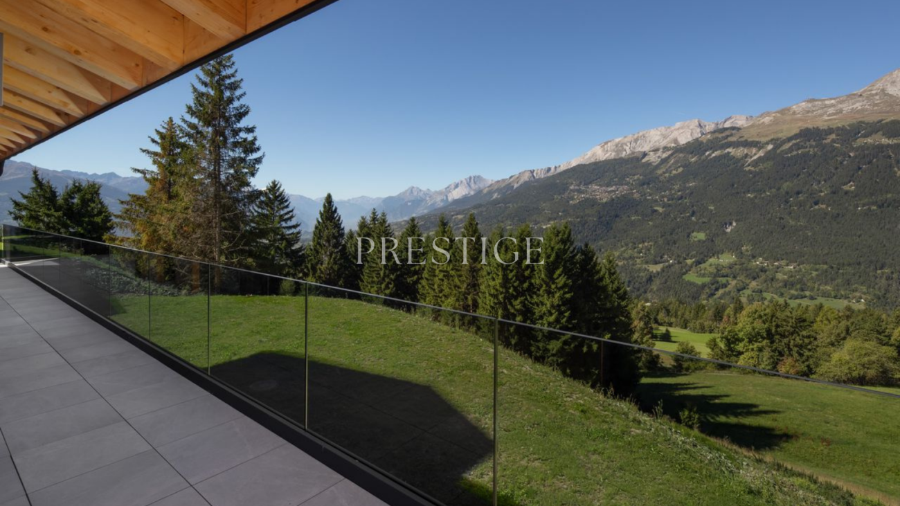 Balkon mit Bergpanorama