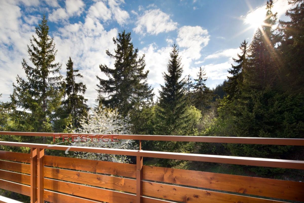 Balkon mit Waldblick
