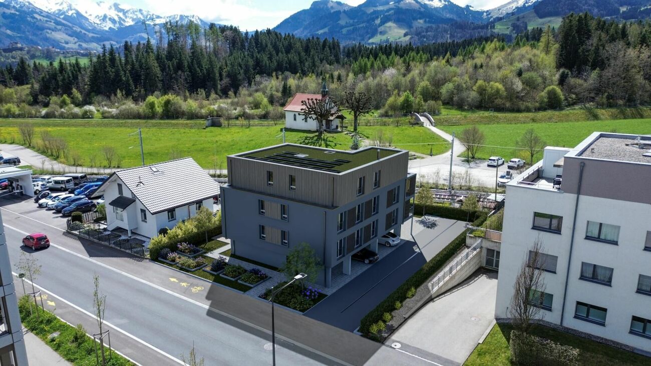 Luftaufnahme einer modernen Wohnanlage in alpiner Umgebung